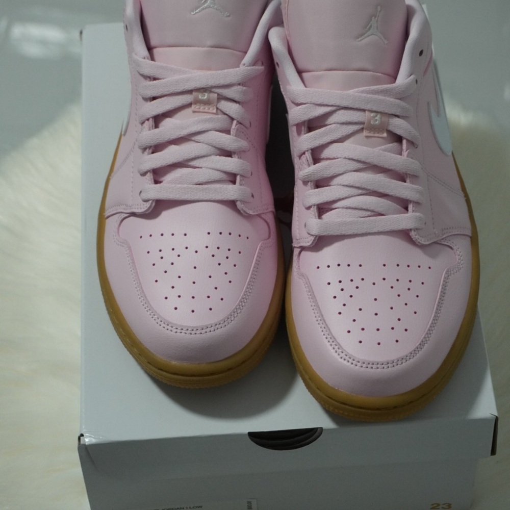 Jordan 1 Low “Pink Gum” - Picture 6 of 8